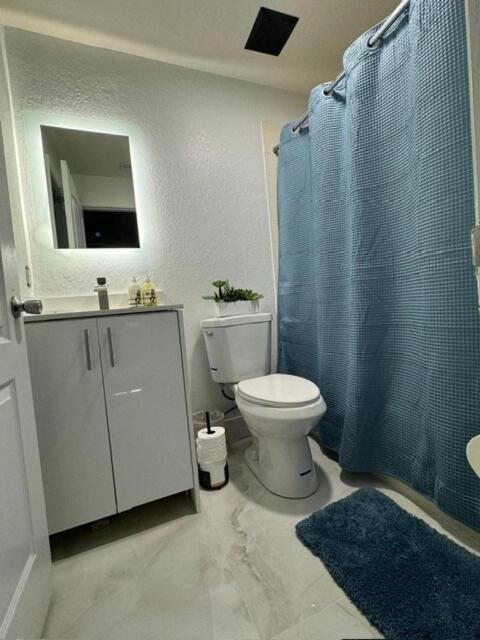 W Private Entrance Near Airport, Dolphin Mall & Fiu